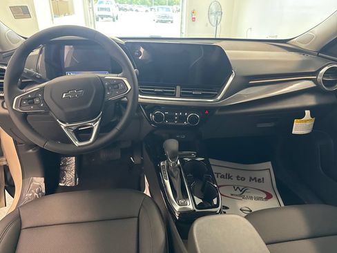 New 2026 Chevrolet Trax ACTIV w/ Driver Confidence Package FWD image 16