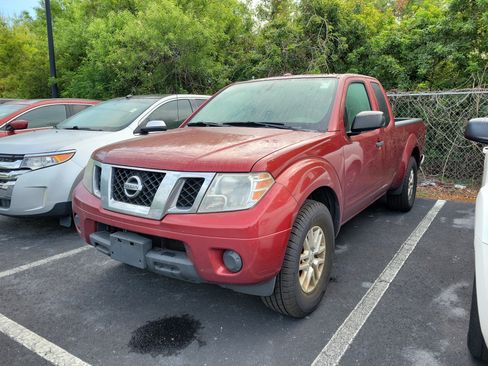 Used 2015 Nissan Frontier SV image 3