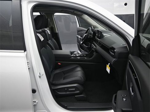 New 2025 Honda Pilot Touring image 10