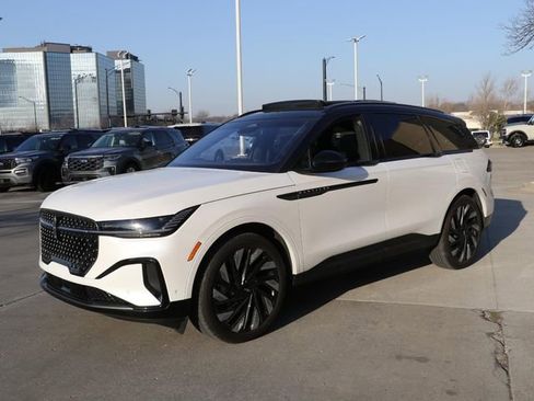 Used 2024 Lincoln Nautilus Reserve w/ Equipment Group 202A image 2