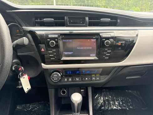Used 2016 Toyota Corolla LE FWD image 18