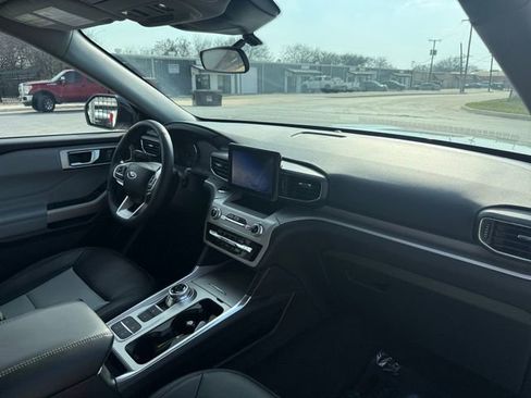 Used 2023 Ford Explorer XLT w/ Equipment Group 202A image 10