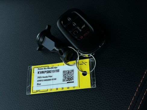 Used 2025 Honda Pilot TrailSport image 39