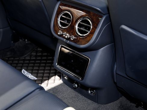 Certified 2024 Bentley Bentayga image 30