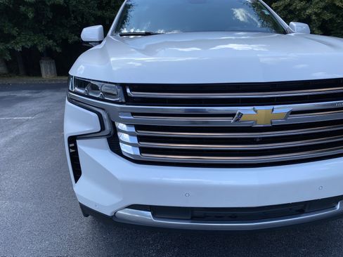 Used 2023 Chevrolet Suburban High Country AWD/4WD image 14