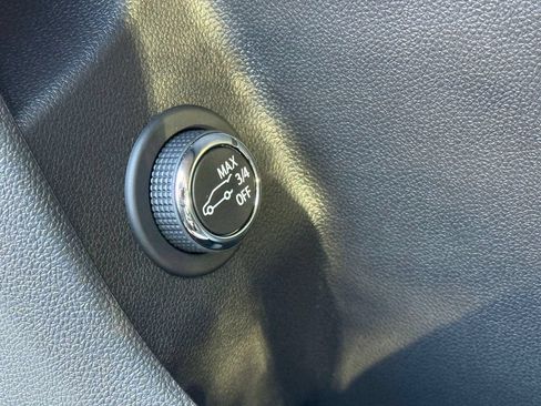 Used 2025 Cadillac XT4 Premium Luxury FWD image 22