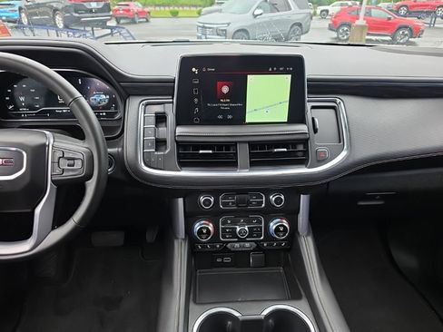 Used 2024 GMC Yukon SLT w/ SLT Luxury Package AWD/4WD image 13