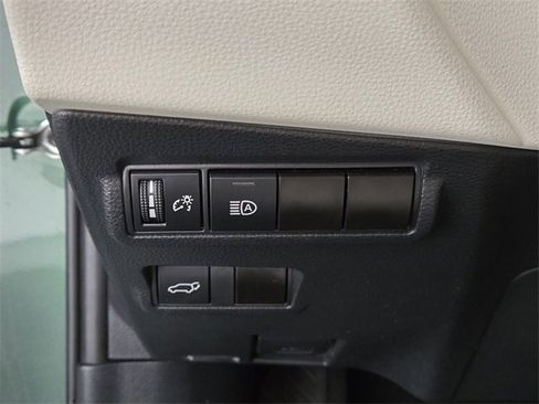 Used 2024 Toyota Corolla Cross XLE image 39