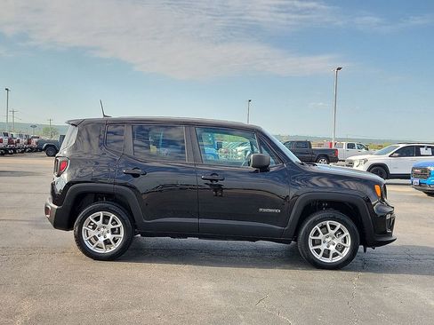 Used 2023 Jeep Renegade Latitude image 6