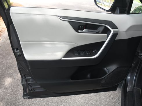 Certified 2024 Toyota RAV4 XLE FWD image 10
