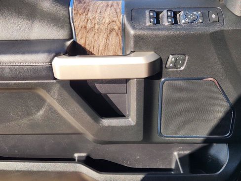 Used 2019 Ford F250 Lariat w/ Lariat Ultimate Package AWD/4WD image 17