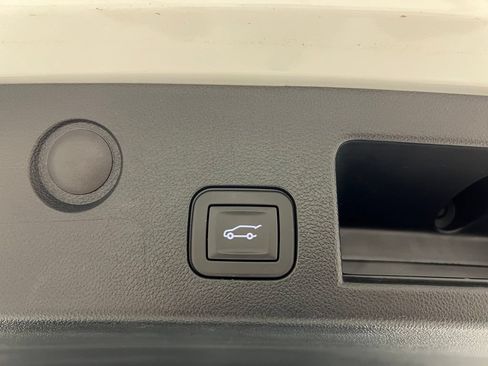 Used 2025 Chevrolet Equinox LT w/ Convenience Package II FWD image 32