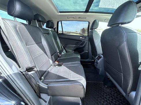 Used 2020 Volkswagen Tiguan SEL AWD/4WD image 19