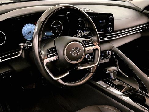 Used 2021 Hyundai Elantra SEL w/ Convenience + Premium Package image 12