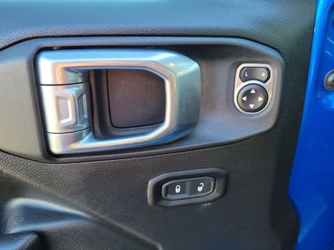 Used 2021 Jeep Gladiator Willys image 22