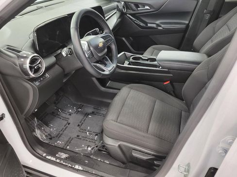 Used 2025 Chevrolet Equinox LT w/ Safety and Technology Package image 9