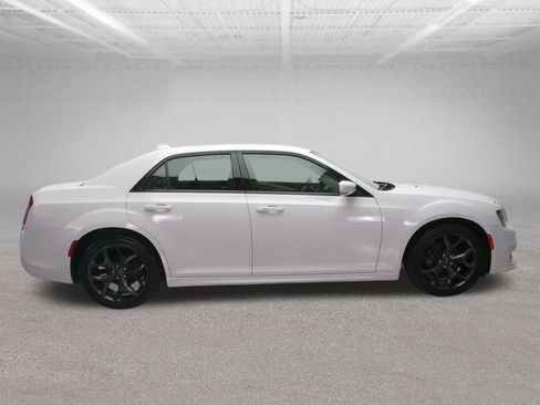 Used 2022 Chrysler 300 Touring L RWD image 10
