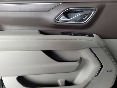 Used 2024 Chevrolet Suburban LT image 19