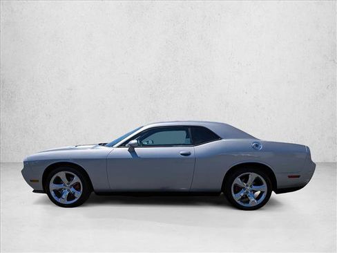 Used 2011 Dodge Challenger RWD image 9