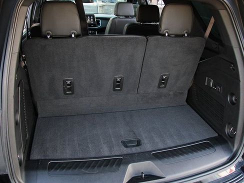 Used 2021 Chevrolet Tahoe LT w/ LT Signature Package image 11