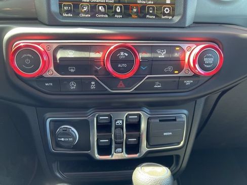 Used 2022 Jeep Wrangler Unlimited Sahara AWD/4WD image 23