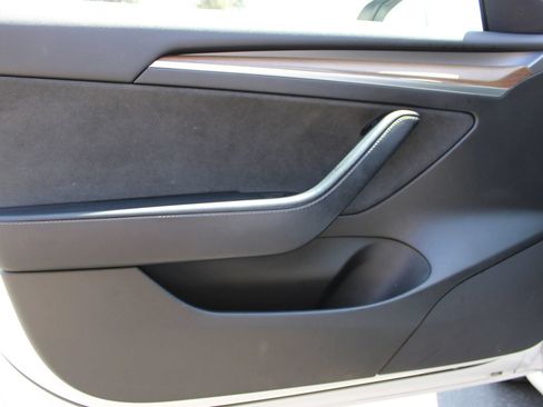Used 2022 Tesla Model 3 Long Range AWD/4WD image 36