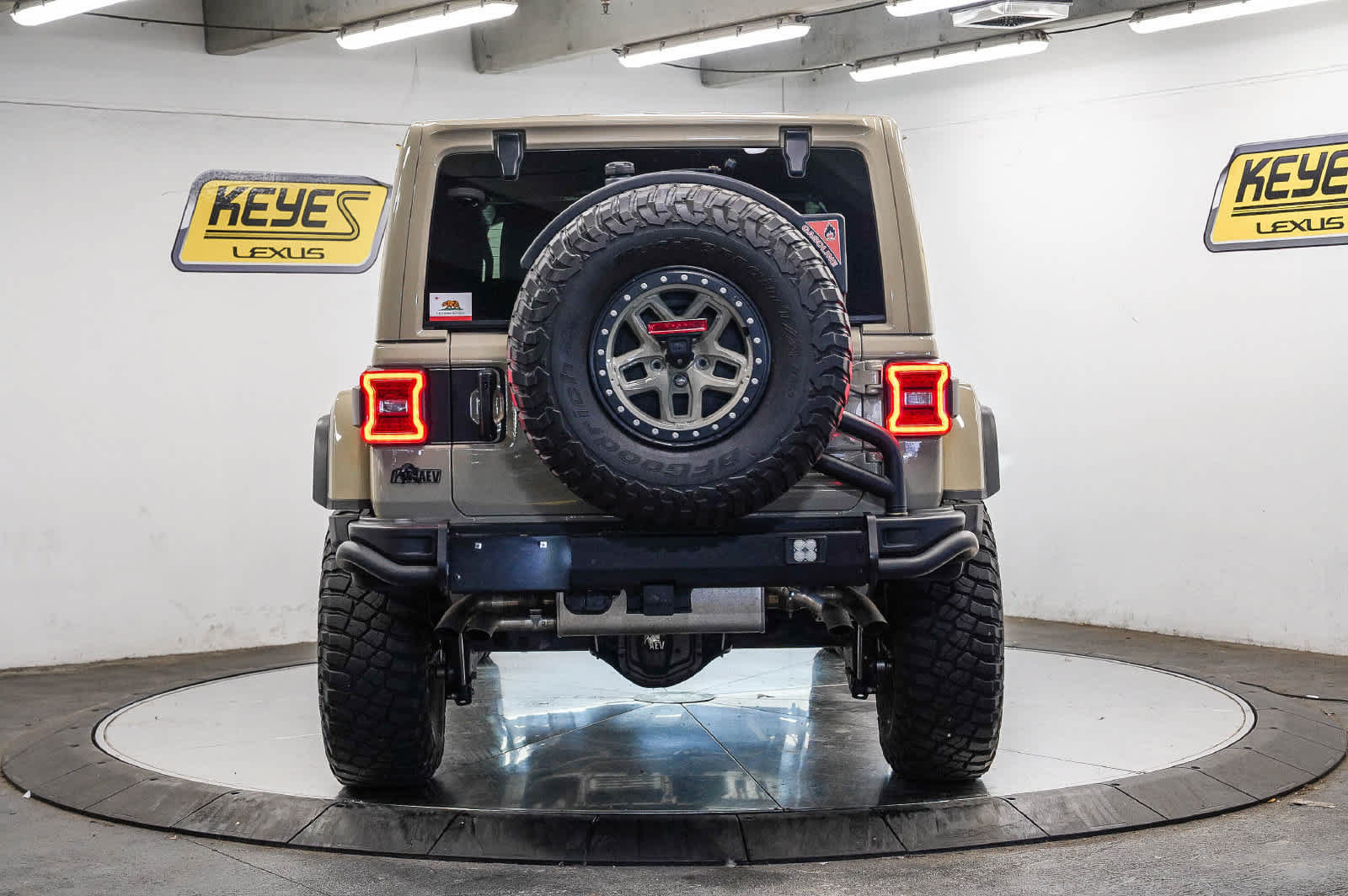 Used 2022 Jeep Wrangler Unlimited Rubicon w/ Trailer Tow Package AWD/4WD image 3