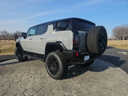 New 2025 GMC Hummer EV 2X image 25