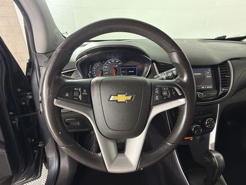 Used 2019 Chevrolet Trax LT w/ LT Convenience Package FWD image 23