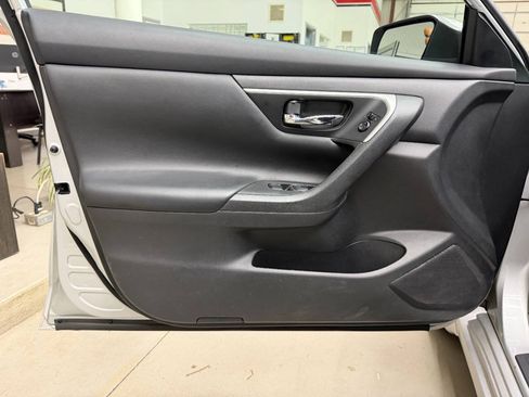 Used 2016 Nissan Altima 2.5 S w/ Power Driver Seat Package FWD image 11