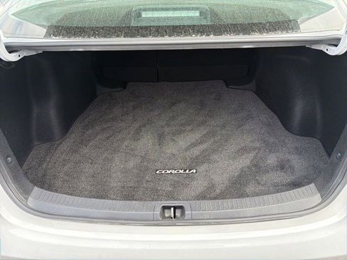 Used 2022 Toyota Corolla LE FWD image 16