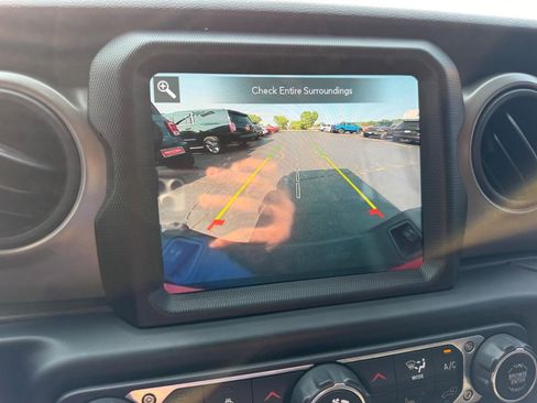 Used 2021 Jeep Gladiator Sport AWD/4WD image 21