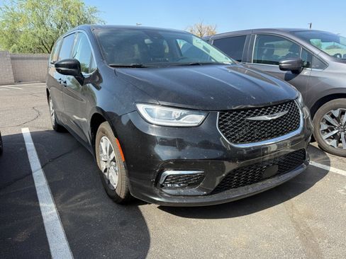 Used 2024 Chrysler Pacifica Limited FWD image 5