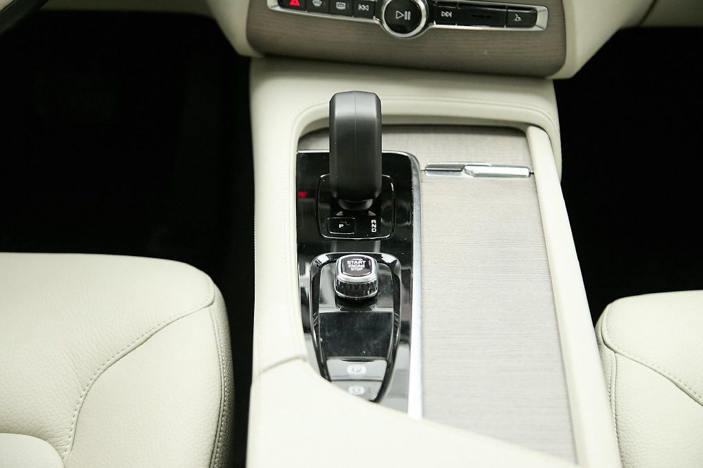 Certified 2024 Volvo XC90 T8 Plus w/ Protection Package Premier AWD/4WD image 33