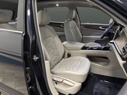 Used 2024 Volkswagen Atlas SE w/ Panoramic Sunroof Package image 30