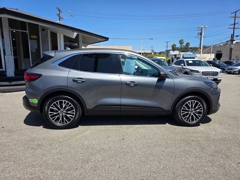 Used 2023 Ford Escape SE w/ PHEV Premium Package FWD image 3