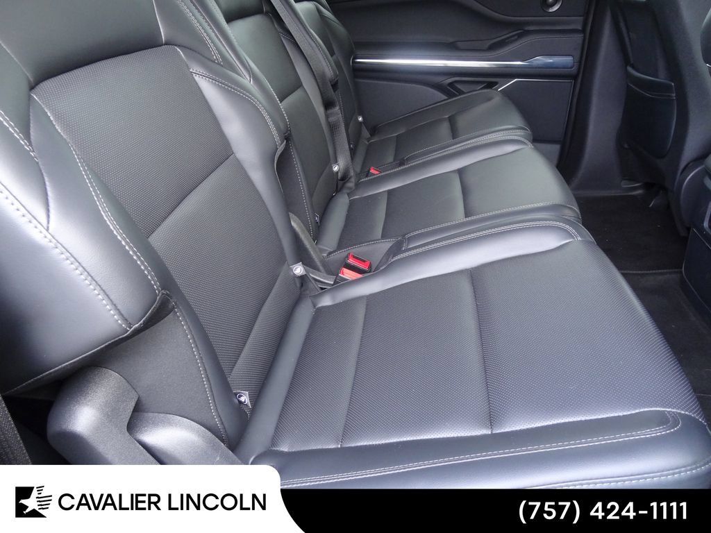 Used 2026 Lincoln Navigator L Premier AWD/4WD image 14