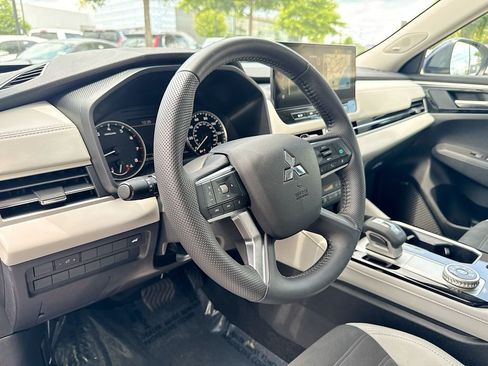 Used 2025 Mitsubishi Outlander SE AWD/4WD image 20