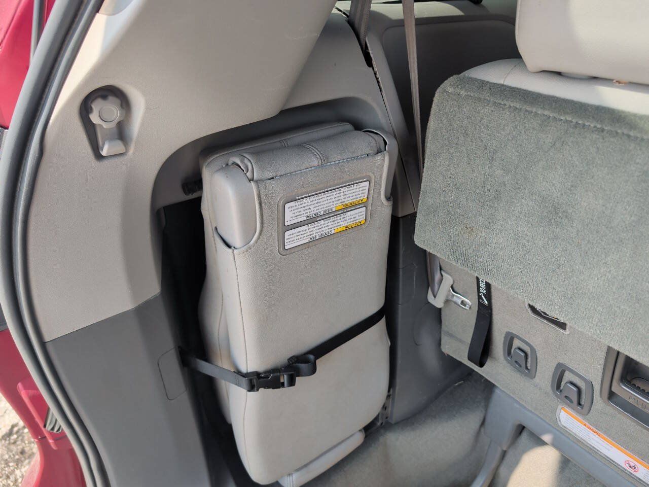 Used 2016 Toyota Sienna XLE w/ XLE Navigation Package FWD image 16