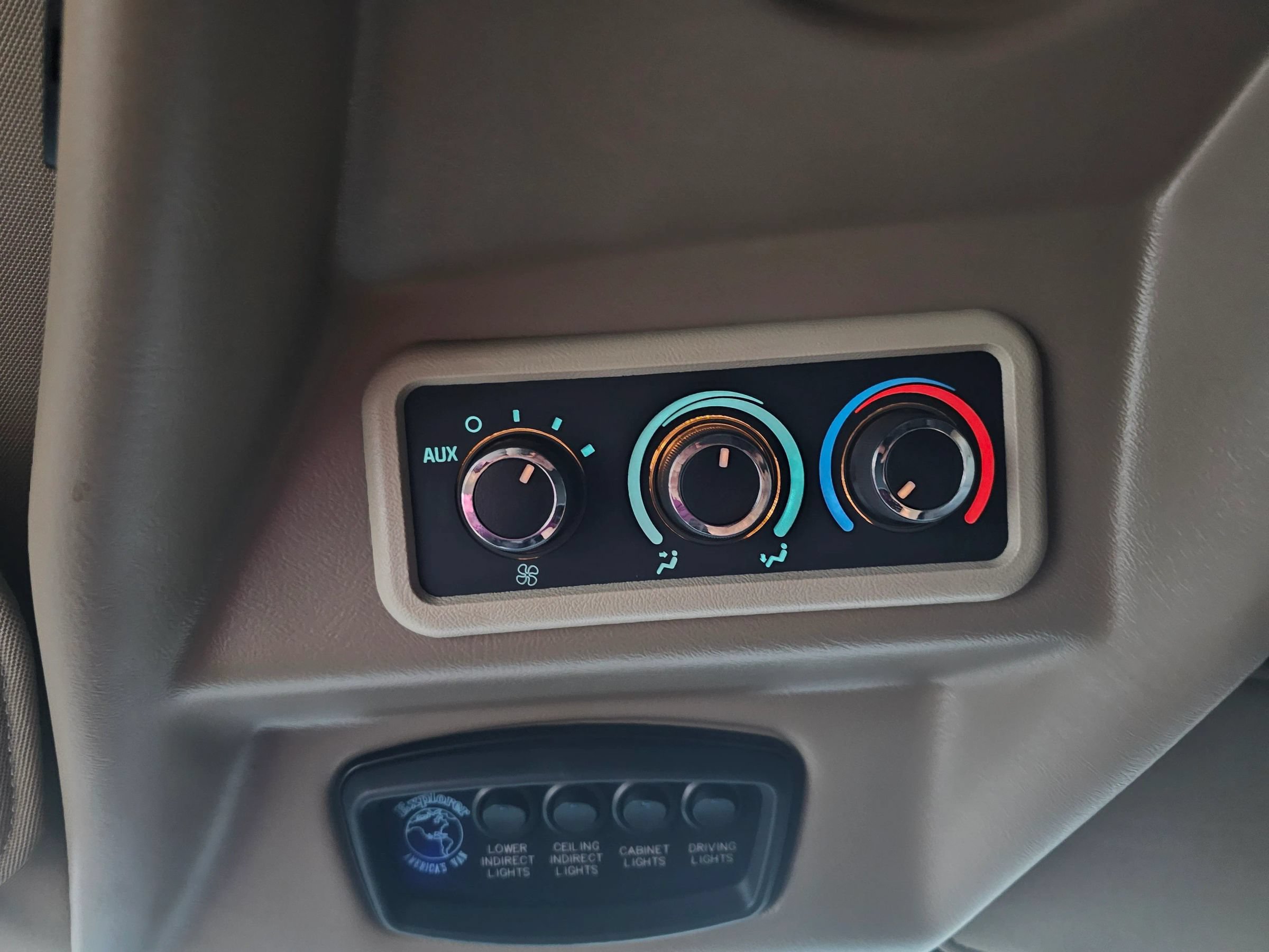 Used 2016 Chevrolet Express 2500 RWD image 17
