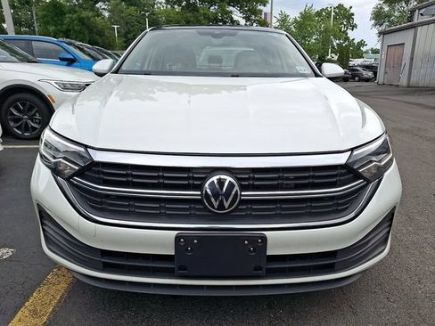 Used 2024 Volkswagen Jetta SE FWD image 2