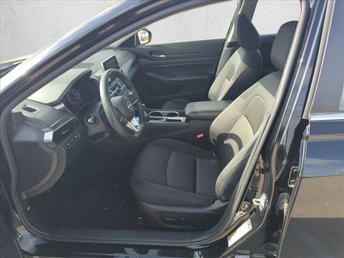 Used 2024 Nissan Altima 2.5 SV image 15