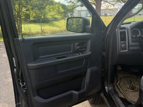 Used 2017 RAM 1500 Express w/ Black Ram 1500 Express Group AWD/4WD image 11
