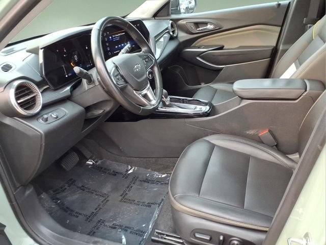 Used 2025 Chevrolet Trax ACTIV w/ Sunroof Package FWD image 11