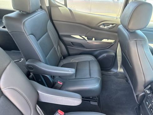 Used 2023 GMC Acadia SLT w/ Preferred Package FWD image 14
