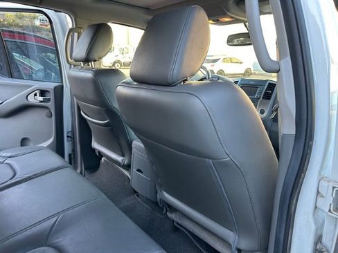 Used 2019 Nissan Frontier SL image 16