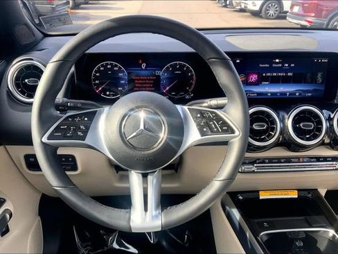 Used 2026 Mercedes-Benz GLB 250 4MATIC image 4