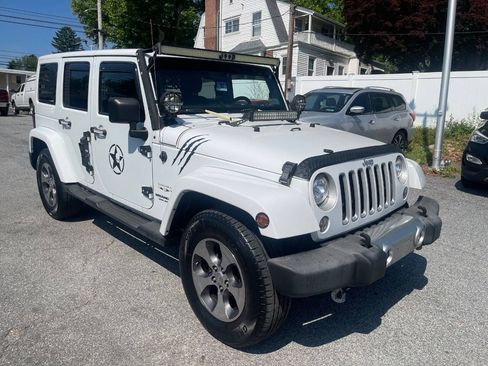 Used 2017 Jeep Wrangler Unlimited Sahara w/ Dual Top Group AWD/4WD image 4
