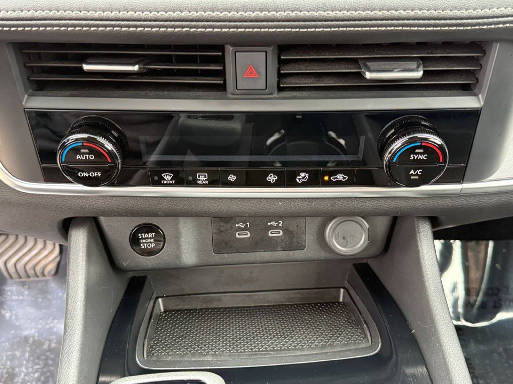 Used 2025 Nissan Rogue SV AWD/4WD image 22