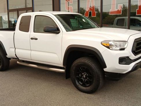 Used 2020 Toyota Tacoma SR image 2